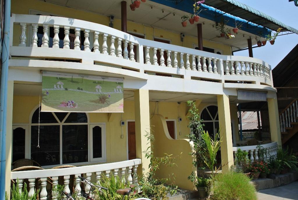 Bright Hotel Nyaung Shwe Bagian luar foto